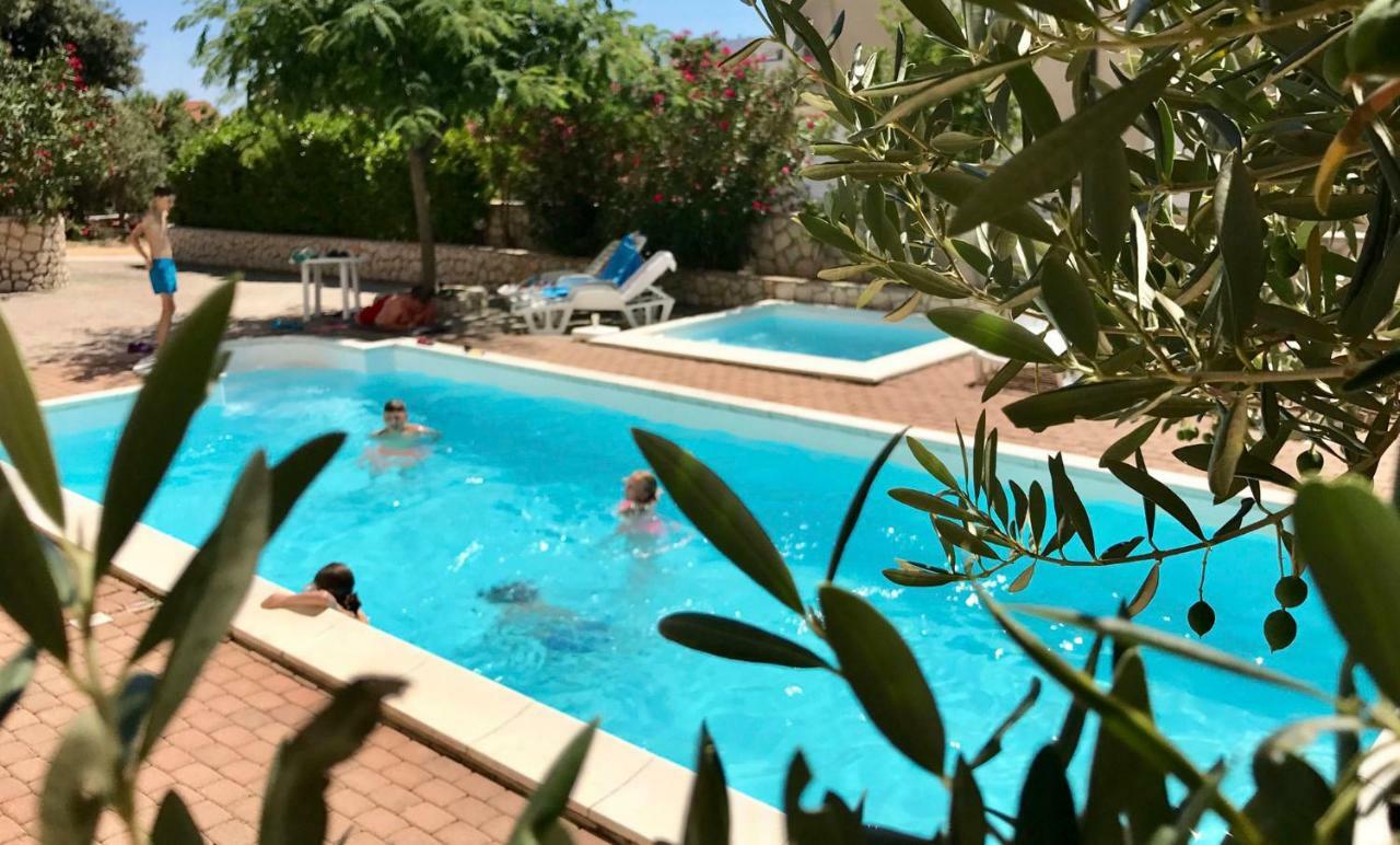 Apartments Villa Ana มันเดร ภายนอก รูปภาพ
